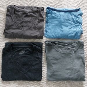 Lot of 4 Shirts Banana Republic and Gildan Bundle